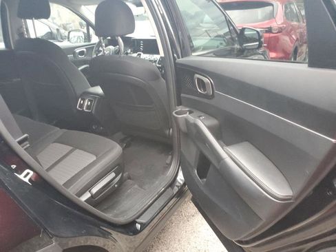 Used 2023 Kia Sorento LX image 15