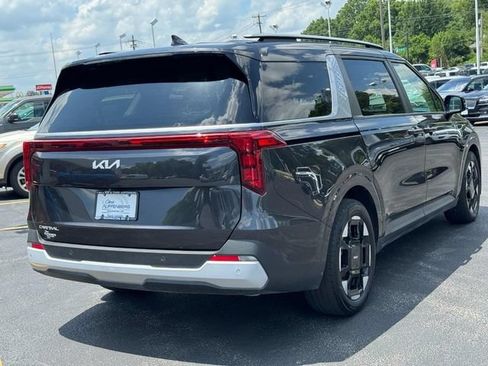 Used 2025 Kia Carnival EX FWD image 3