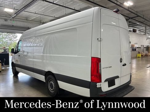 Used 2023 Mercedes-Benz Sprinter 2500 image 3