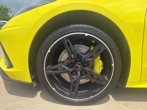 Used 2022 Chevrolet Corvette Stingray Premium Conv w/ Z51 Performance Package RWD image 12