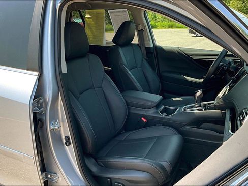 Used 2025 Subaru Outback Limited image 7