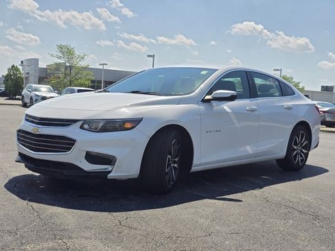 Used 2018 Chevrolet Malibu LT w/ Sport Package FWD image 9