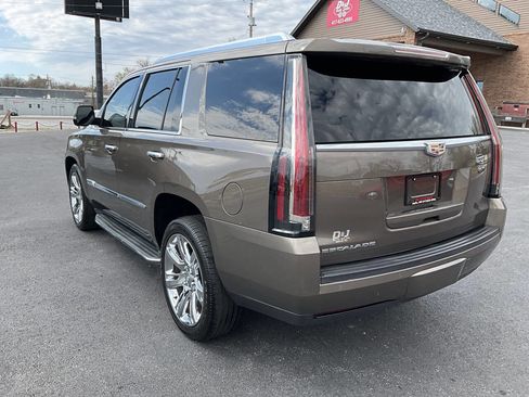 Used 2015 Cadillac Escalade Premium image 3