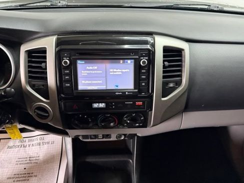 Used 2014 Toyota Tacoma 4x4 Double Cab w/ TRD Off-Road Package image 28