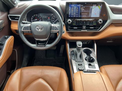 Used 2021 Toyota Highlander Platinum image 28