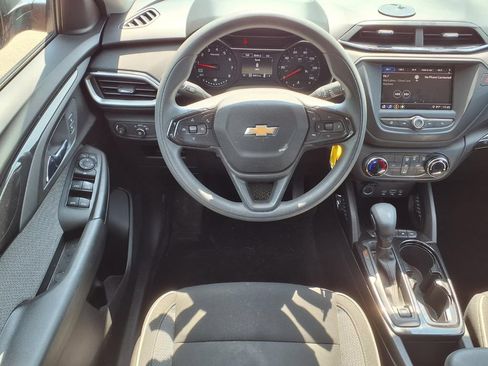 Used 2021 Chevrolet TrailBlazer LS AWD/4WD image 17