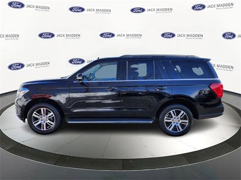 Used 2022 Ford Expedition XLT image 2