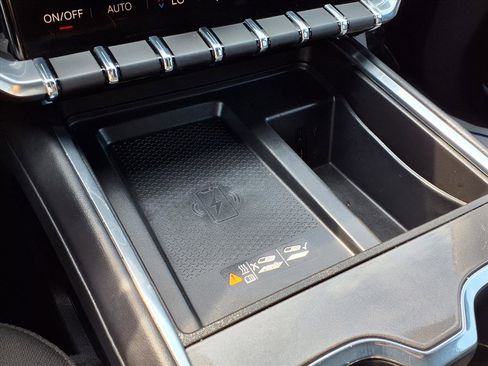 Used 2025 GMC Acadia Elevation image 9