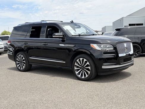 Used 2023 Lincoln Navigator Reserve AWD/4WD image 4