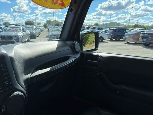 Used 2017 Jeep Wrangler Unlimited Rubicon image 17