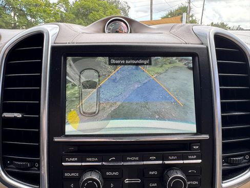 Used 2014 Porsche Cayenne GTS image 11