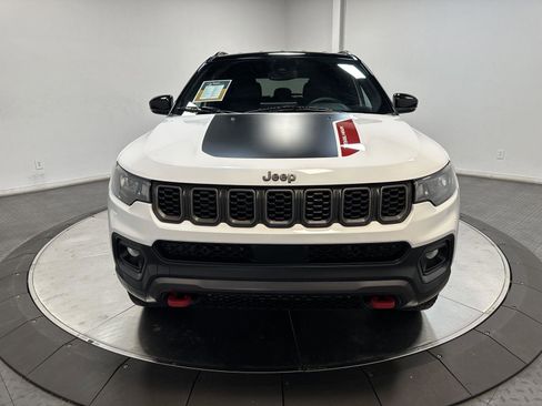 Used 2025 Jeep Compass Trailhawk AWD/4WD image 4