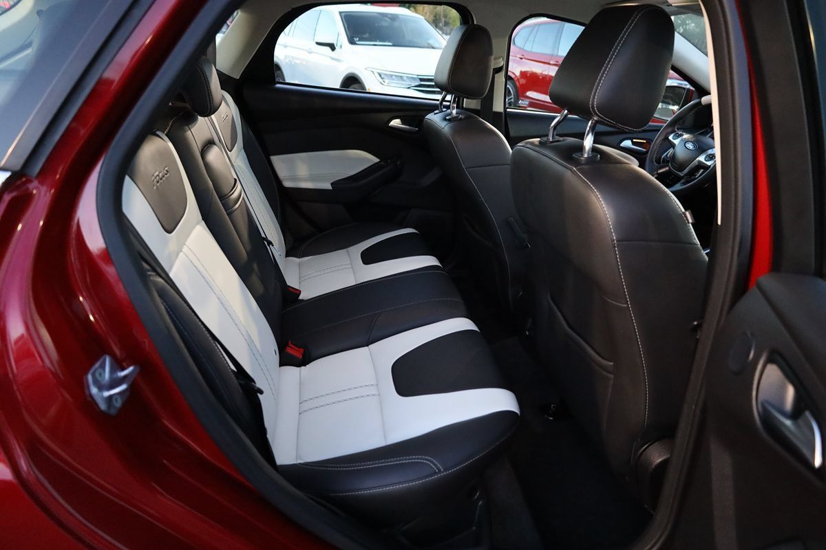 Used 2012 Ford Focus Titanium FWD image 13