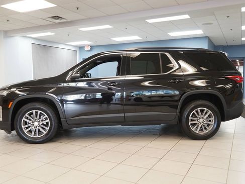 Used 2023 Chevrolet Traverse LT image 2