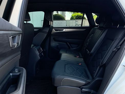 Used 2024 Volkswagen Atlas Cross Sport SE image 10