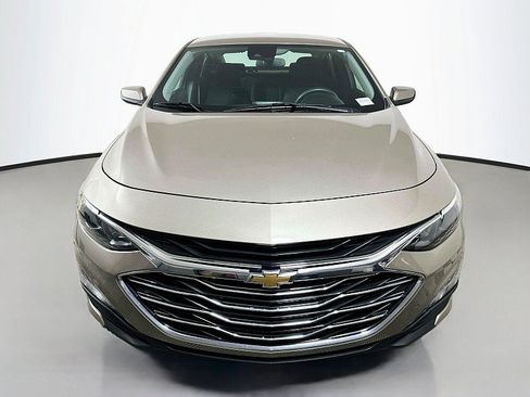 Used 2025 Chevrolet Malibu LT FWD image 2