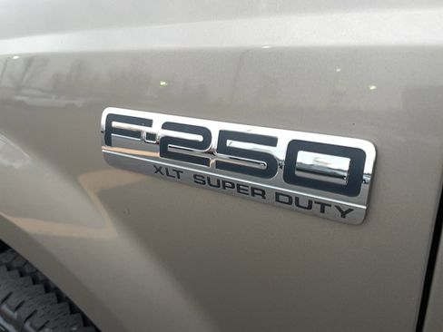 Used 2006 Ford F250 XLT image 7
