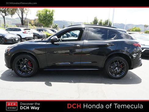 Used 2020 Alfa Romeo Stelvio Ti Sport w/ Quick Order Package 22S Sport AWD/4WD image 4