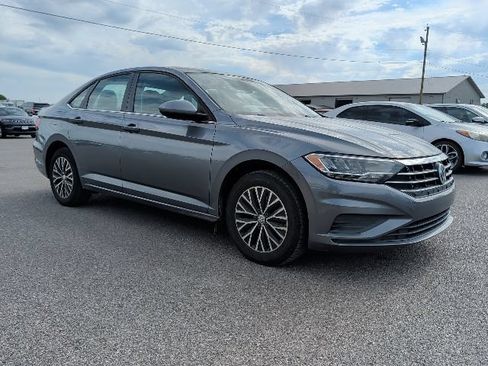 Used 2019 Volkswagen Jetta SE FWD image 2