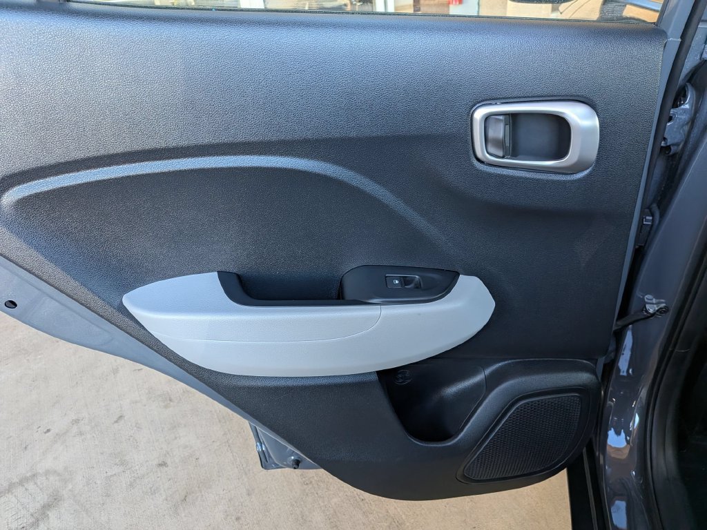 Used 2025 Hyundai Venue SEL FWD image 25
