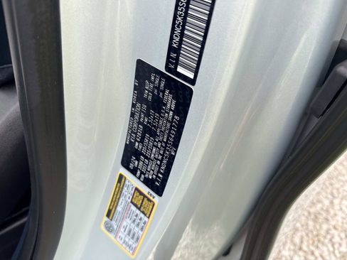 Used 2025 Kia Carnival EX FWD image 20