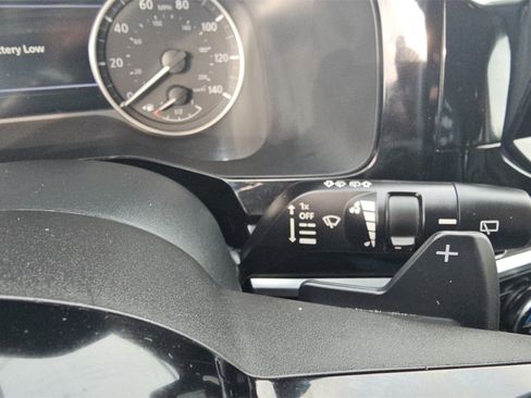 Used 2023 Nissan Pathfinder SL image 14