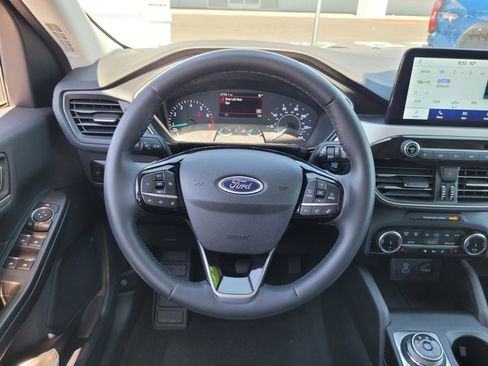 Used 2022 Ford Escape SE w/ Convenience Package FWD image 16