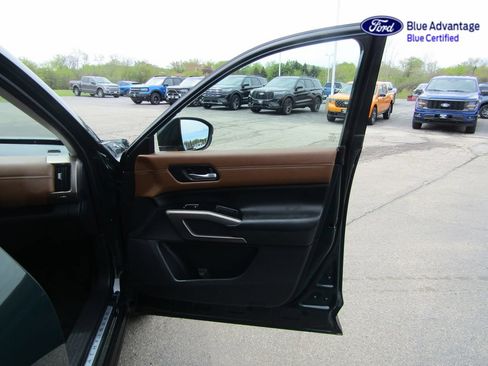 Used 2025 Nissan Pathfinder Platinum w/ Cargo Package AWD/4WD image 41