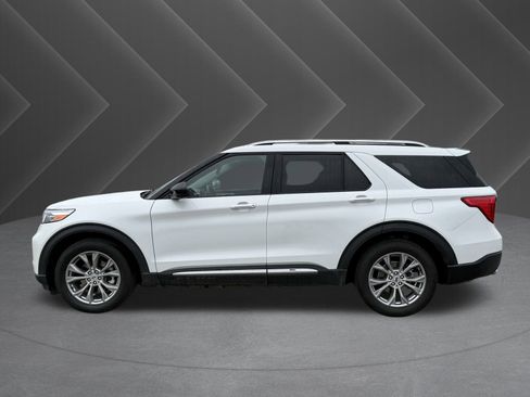 Used 2023 Ford Explorer Limited image 3