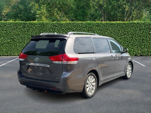 Used 2011 Toyota Sienna Limited w/ Premium Pkg FWD image 3