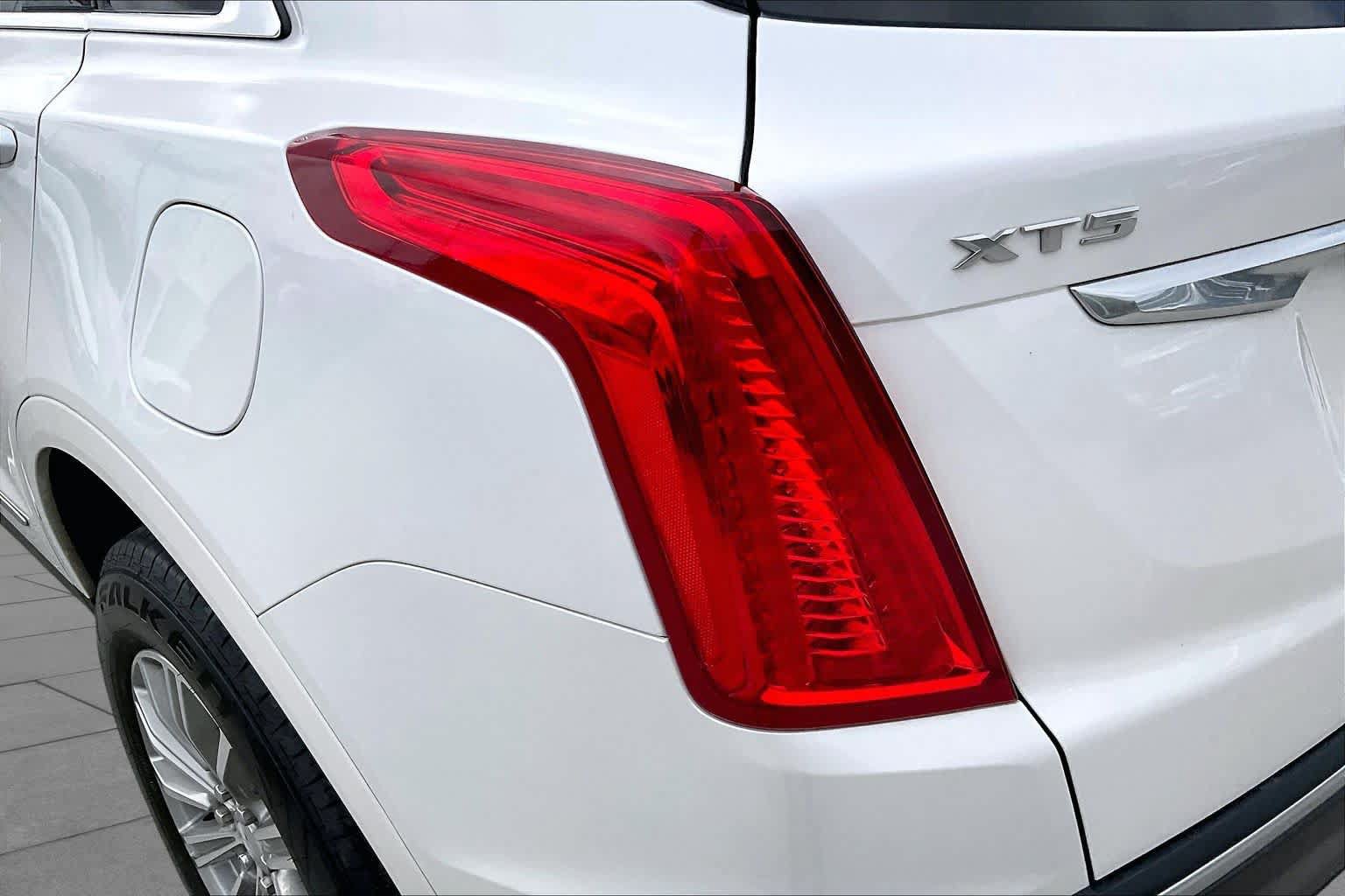 Used 2018 Cadillac XT5 Luxury w/ Driver Awareness Package FWD image 29