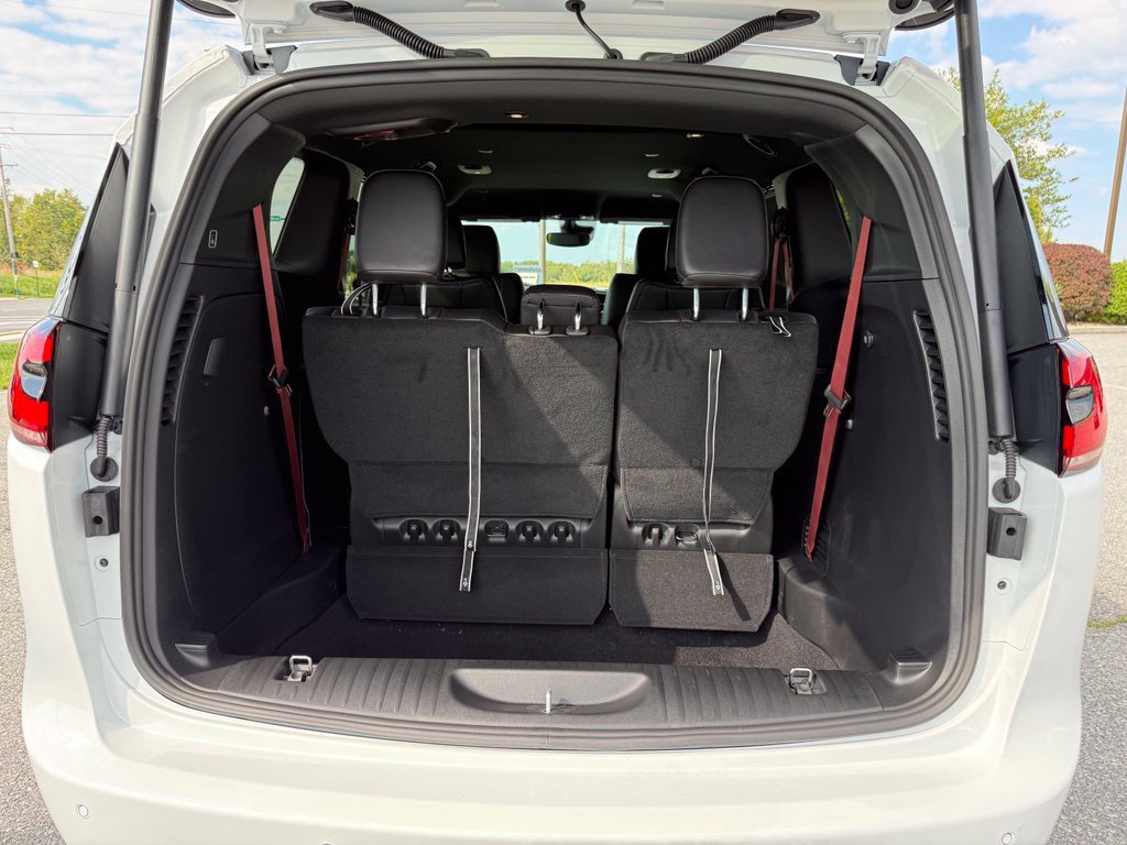 New 2027 Chrysler Pacifica Select FWD image 17