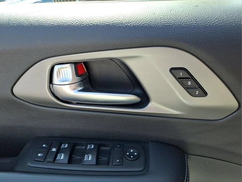 Used 2025 Chrysler Pacifica Select FWD image 15