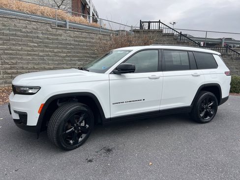 Used 2023 Jeep Grand Cherokee L Limited w/ Luxury Tech Group II image 29