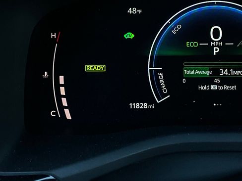 Used 2025 Toyota Camry SE image 38