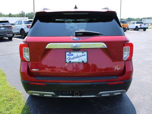 Used 2021 Ford Explorer XLT w/ Equipment Group 202A AWD/4WD image 9