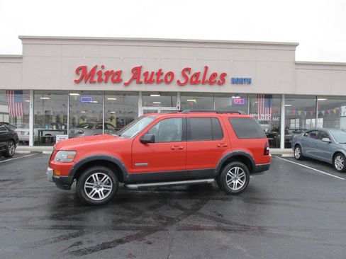 Used 2007 Ford Explorer XLT image 2