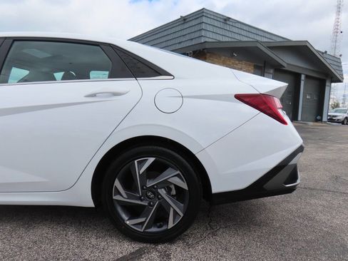 Used 2025 Hyundai Elantra Limited image 26