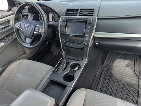 Used 2017 Toyota Camry SE w/ Moonroof Package FWD image 32