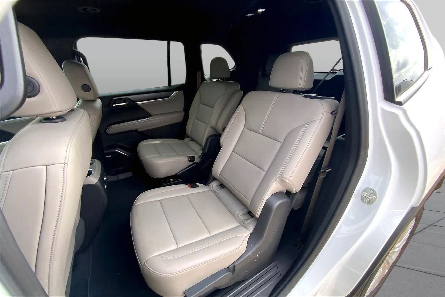 Used 2026 GMC Acadia Elevation w/ Elevation Premium Package AWD/4WD image 21