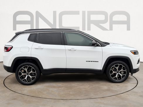 Used 2025 Jeep Compass Limited AWD/4WD image 12