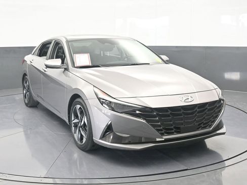 Used 2023 Hyundai Elantra Limited w/ Cargo Package image 9