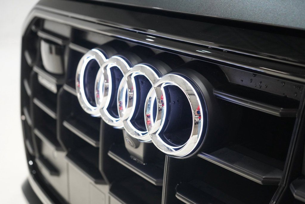 Used 2022 Audi Q8 Prestige AWD/4WD image 11