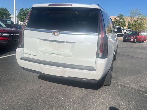 Used 2016 Cadillac Escalade ESV Premium AWD/4WD image 7