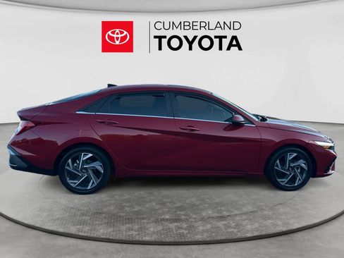 Used 2025 Hyundai Elantra Limited FWD image 6