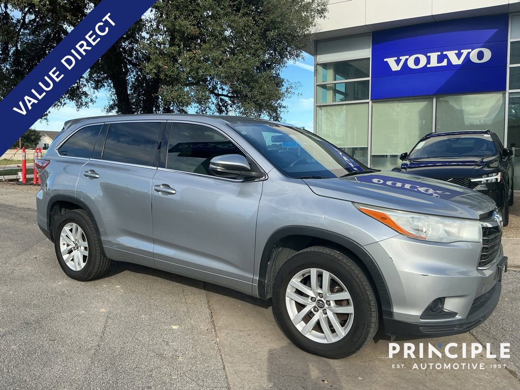 Used 2016 Toyota Highlander LE FWD image 1