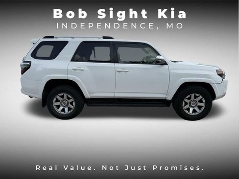 Used 2016 Toyota 4Runner 4WD image 12