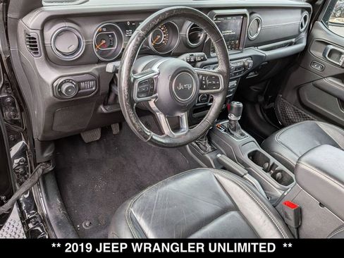 Used 2019 Jeep Wrangler Unlimited Sahara image 12