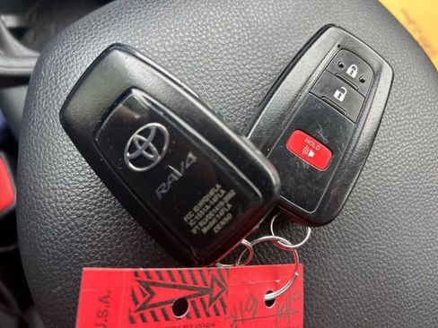 Used 2023 Toyota RAV4 AWD Hybrid image 21