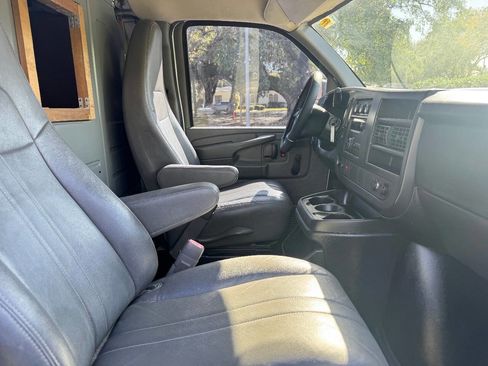 Used 2013 Chevrolet Express 2500 Extended image 10